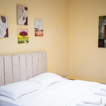Apartment Family - Center *
